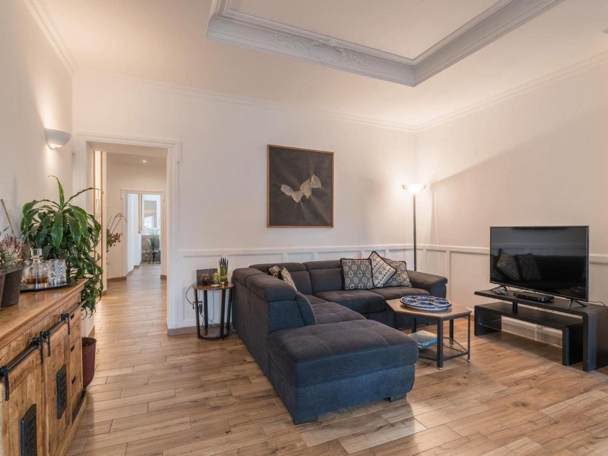 The Best Rent - Elegant Three-Bedroom Apartment A Few Steps From Fontana Di Trevi Exterior photo